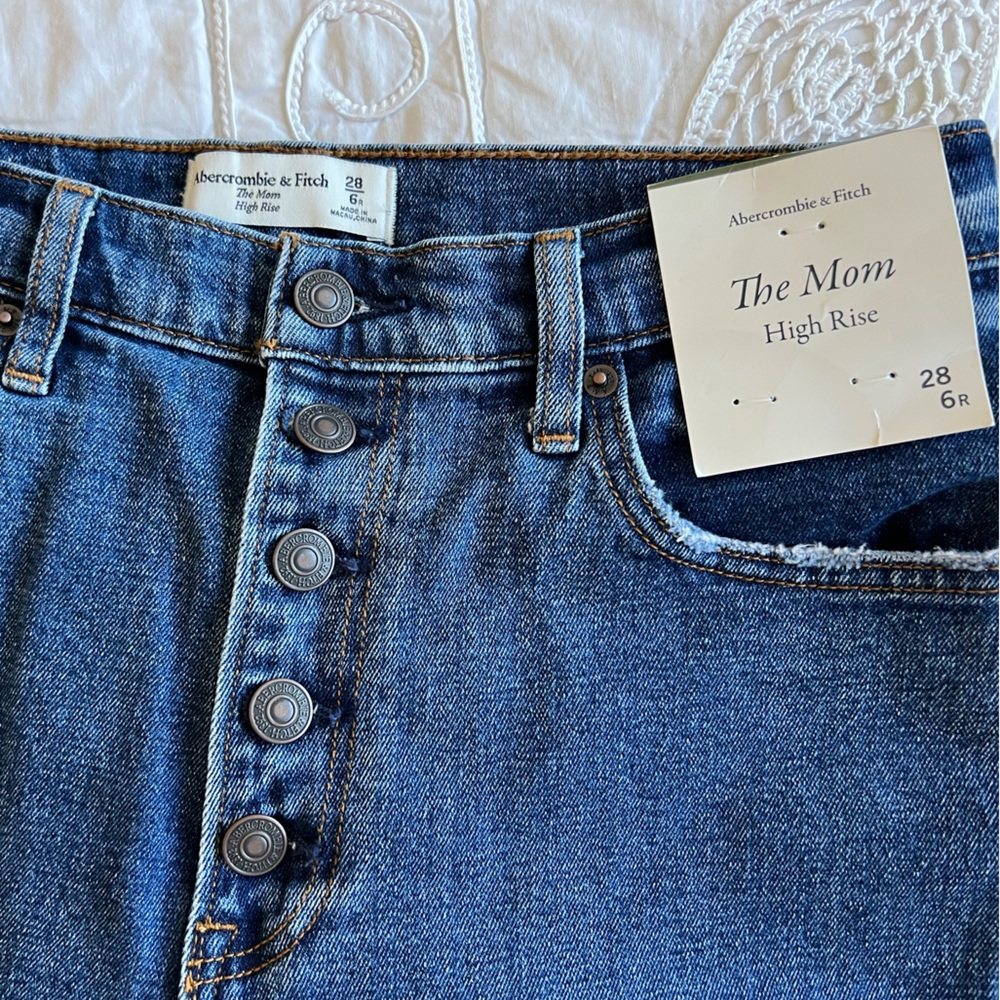 Size 6R/28 Abercrombie & Fitch High Rise Mom Jeans